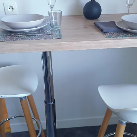 Fonctionnel, Balcon ,2 Minutes Gare ,17 Minutes Paris Apartment