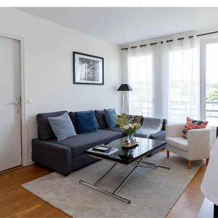 Fonctionnel, Balcon ,2 Minutes Gare ,17 Minutes Paris *